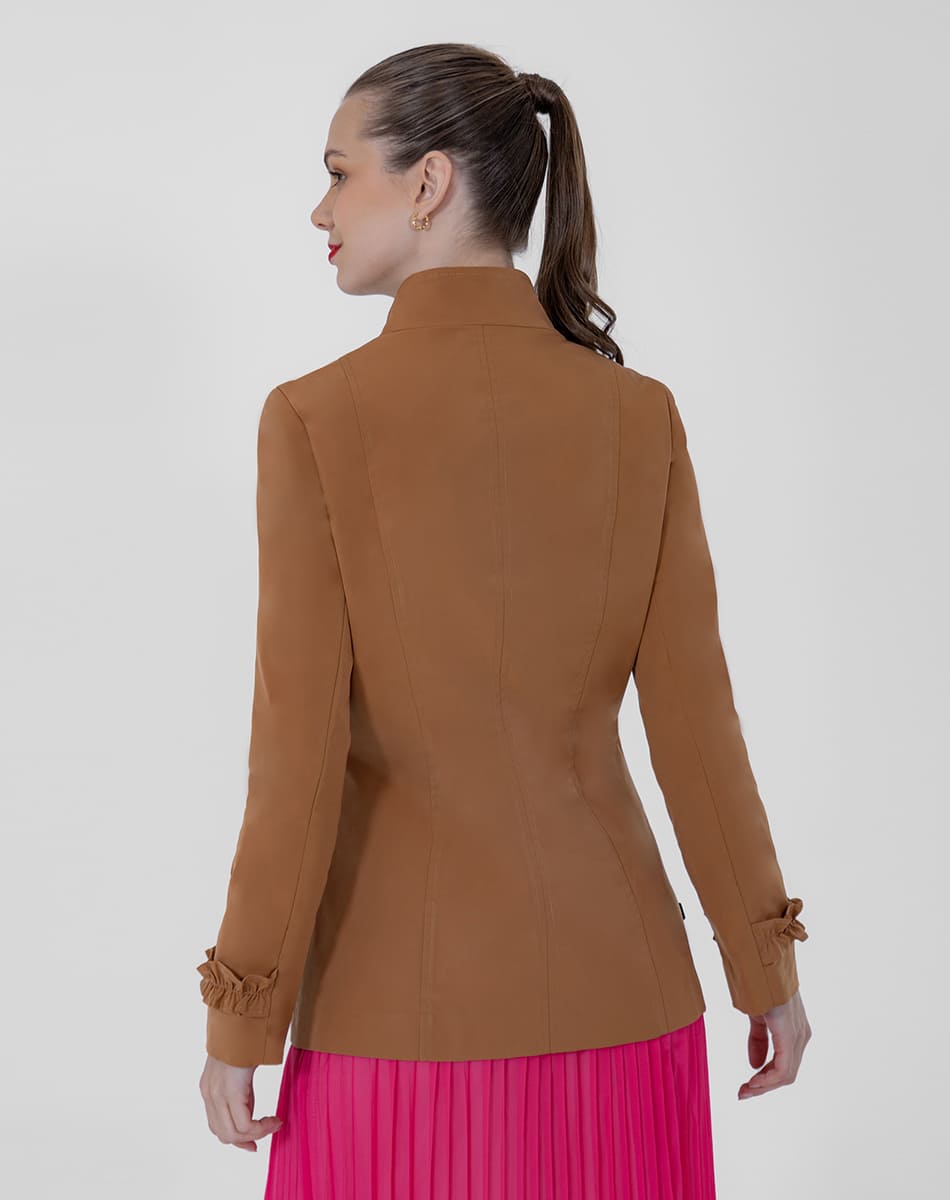 Gabardina corta con drapeado