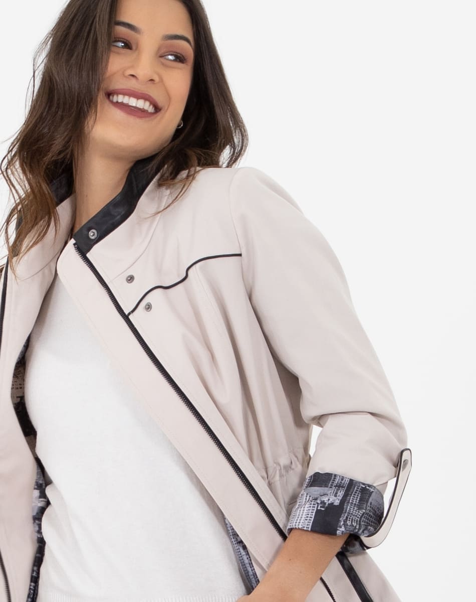 Gabardina Ligera Con Cintura Ajustable
