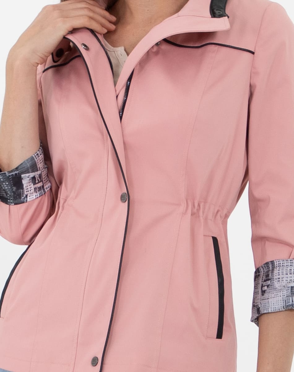 Gabardina Ligera Con Cintura Ajustable