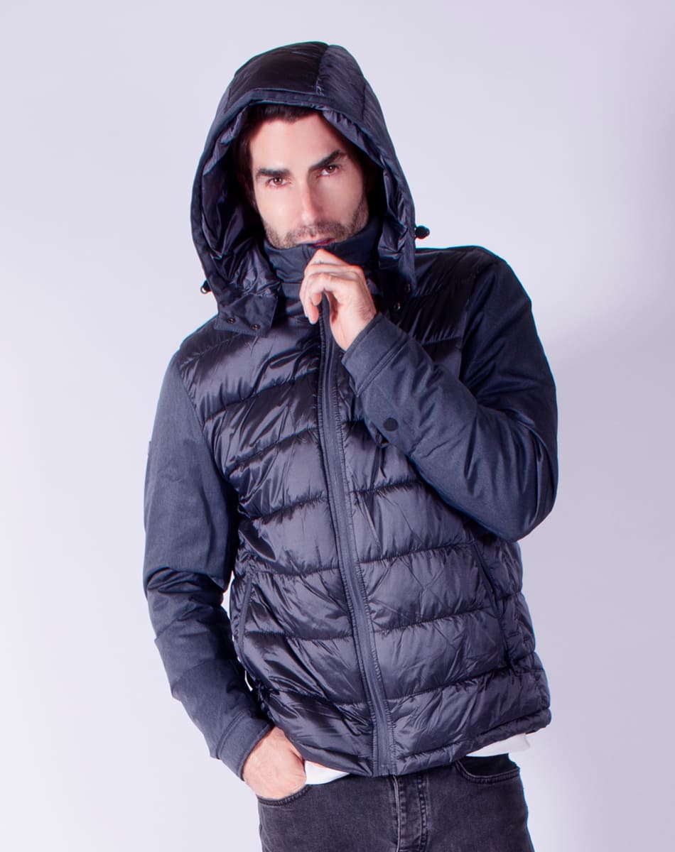 Chamarra con gorro desmontable